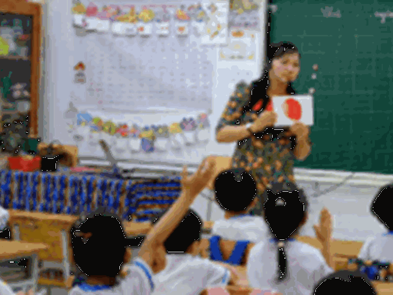 Thầy và trò trường THCS Nhật Tiến thi đua lập thành tích chào mừng ngày Nhà giáo Việt Nam 20/11/2025.